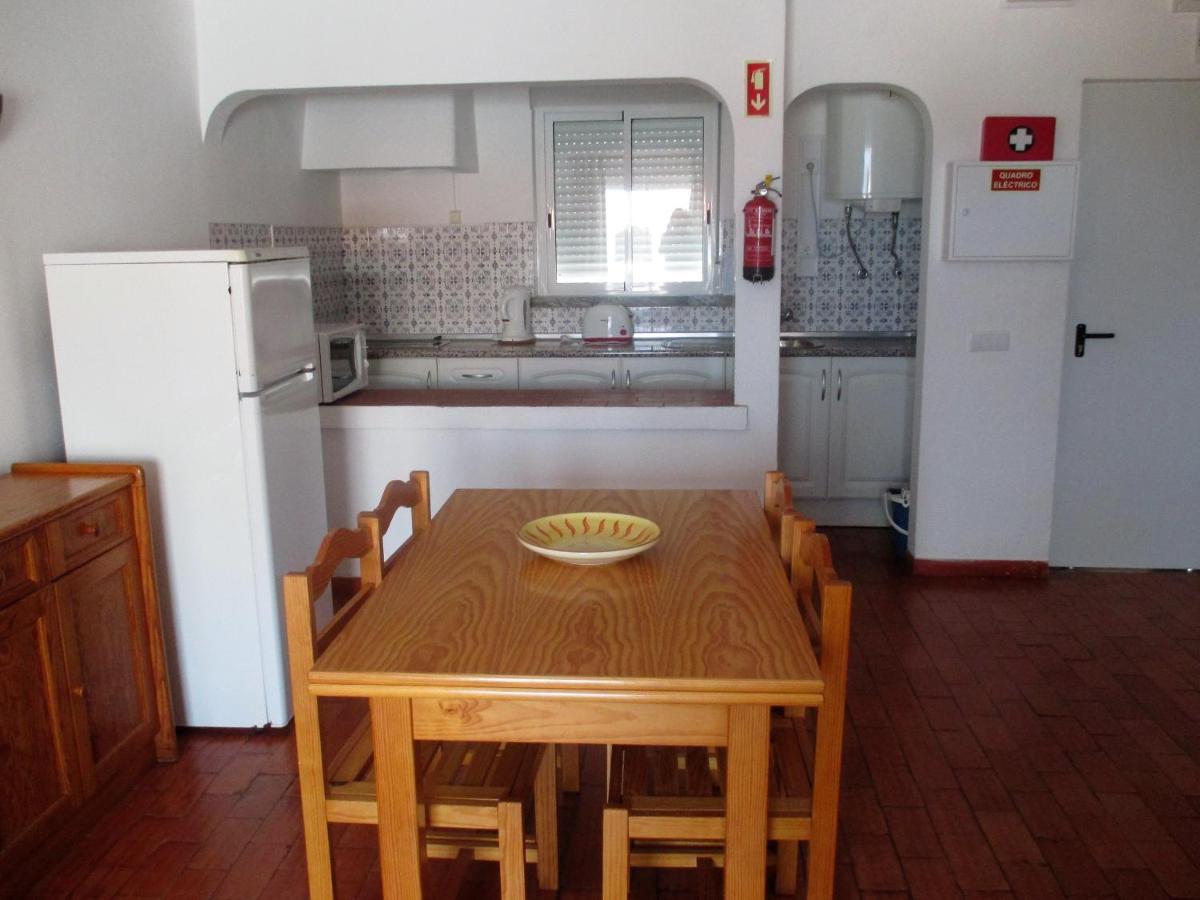 Apartamentos Salema Praia Club Екстериор снимка
