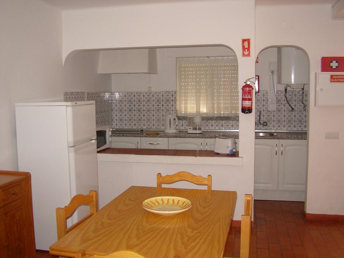 Apartamentos Salema Praia Club Екстериор снимка