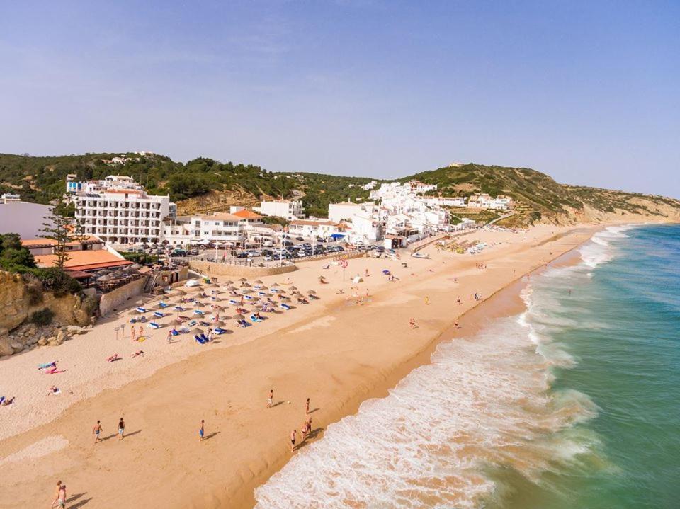 Apartamentos Salema Praia Club Екстериор снимка