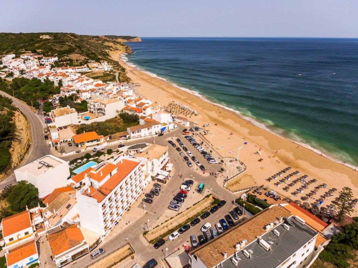 Apartamentos Salema Praia Club Екстериор снимка