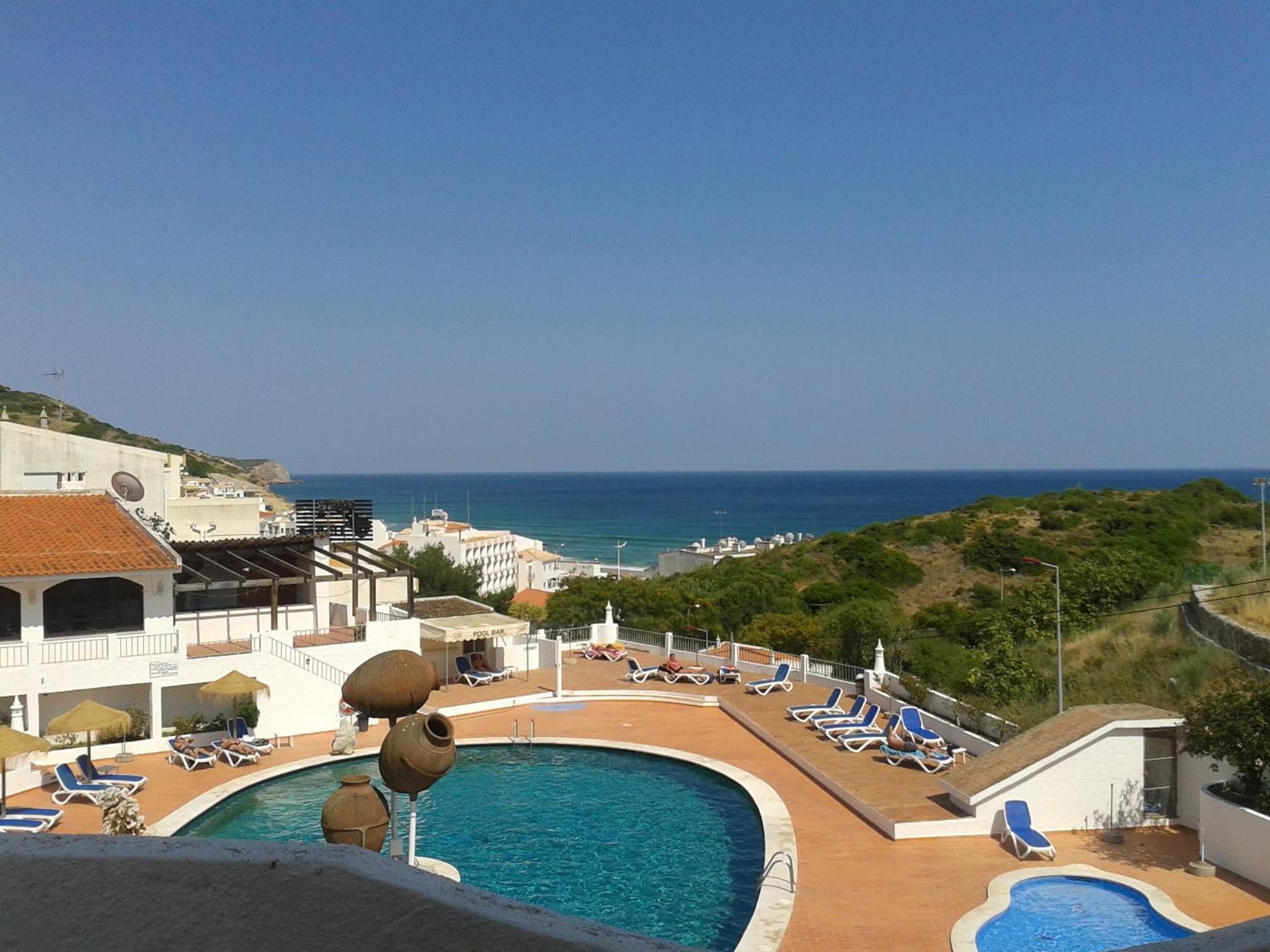 Apartamentos Salema Praia Club Екстериор снимка