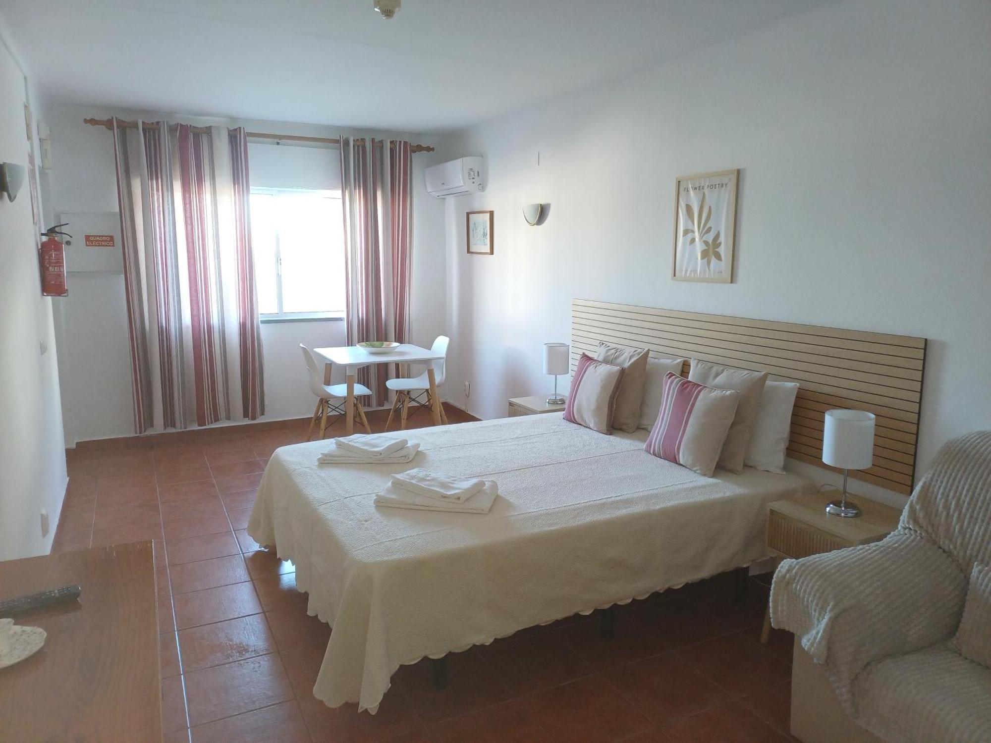 Apartamentos Salema Praia Club Екстериор снимка