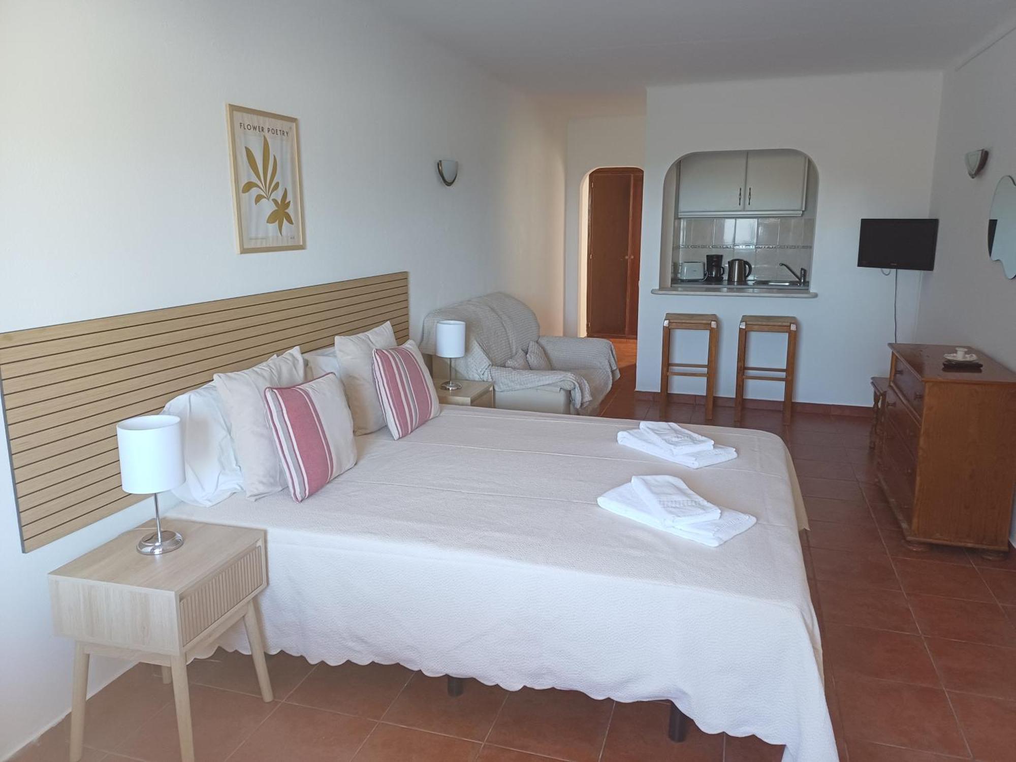 Apartamentos Salema Praia Club Екстериор снимка